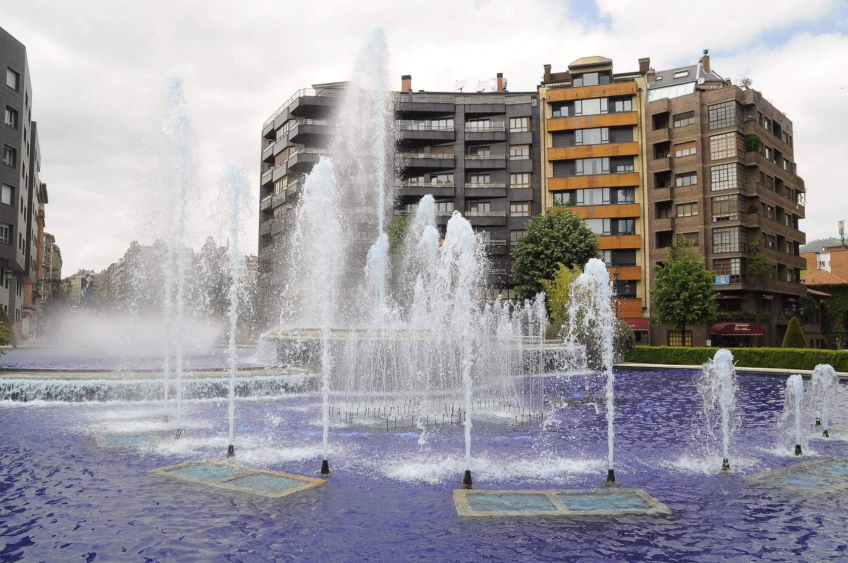 Oviedo se vuelve azul para apoyar a su equipo